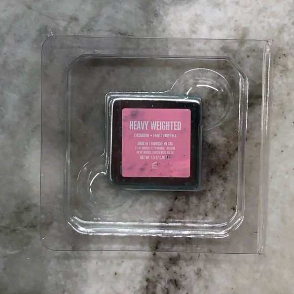 JEFFREE STAR COSMETICS HEAVY WEIGHTED EYESHADOW Matte Emerald - Picture 5 of 6